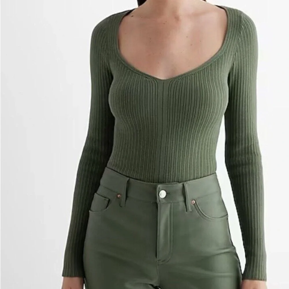 Express Ribbed Sweetheart Sweater - Picture 2 of 6